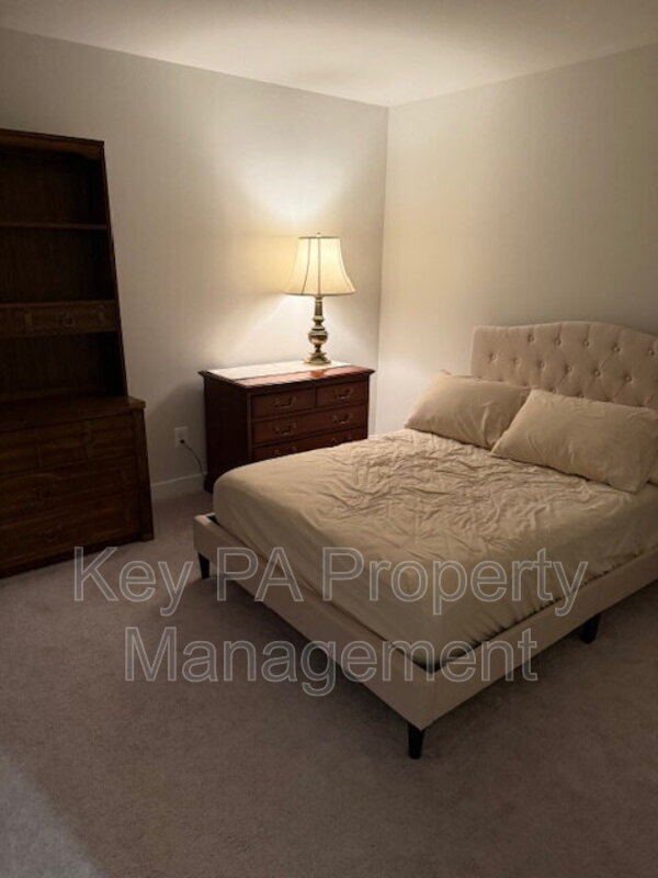 Building Photo - 659 Thomas Penn Dr