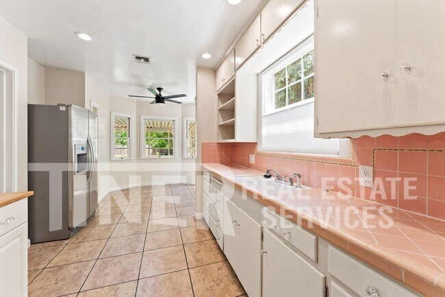 Building Photo - 1067 Perkins Way