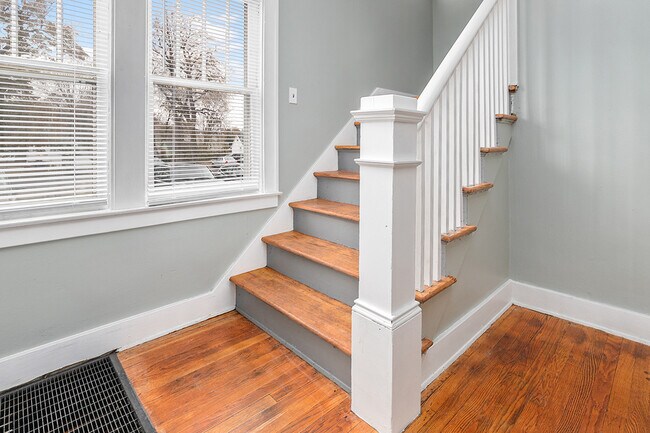 Building Photo - 861 Douglas St NW