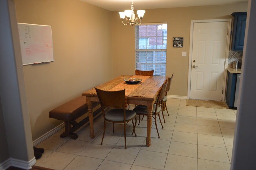 Building Photo - 1603 Margaret Ln