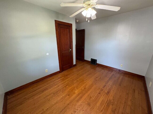 Building Photo - MODERN 3-BEDROOM HOME YOU DON’T WANT TO MISS!