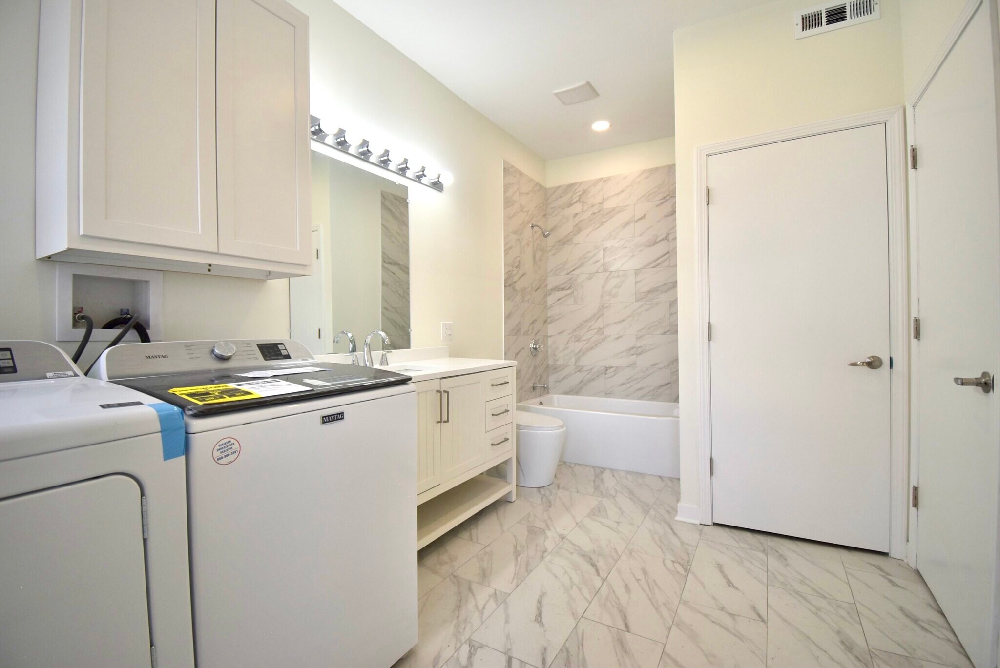 Master bathroom - 5638 N Winthrop Ave