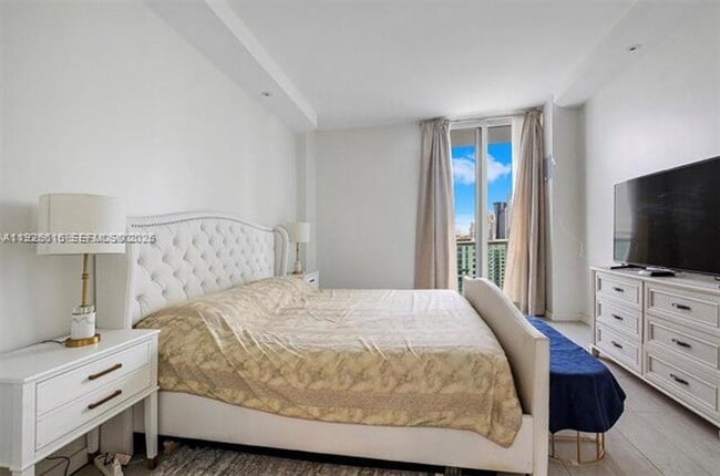 Building Photo - 100 Bayview Dr