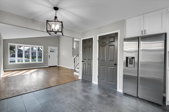 Building Photo - 329 E Jefferson St