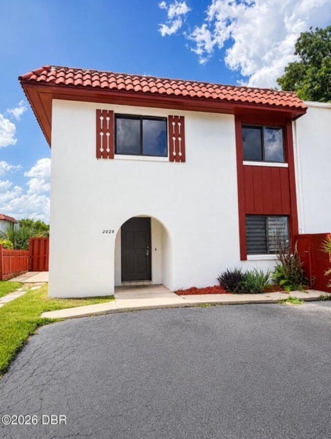 Building Photo - 2028 Oak Meadow Cir