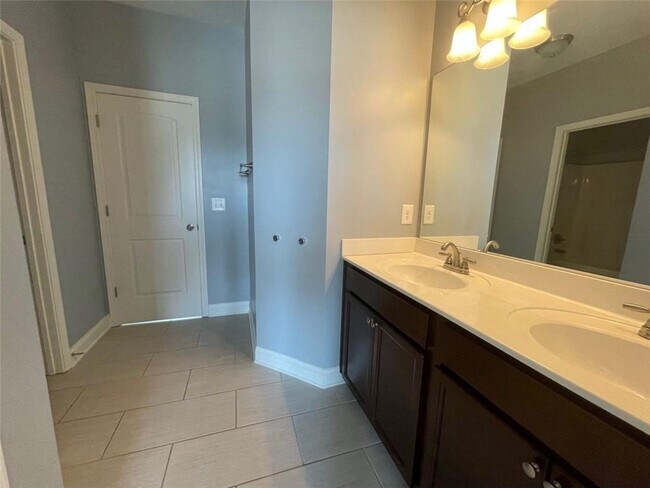 Building Photo - 3483 Lost Oak Dr NE