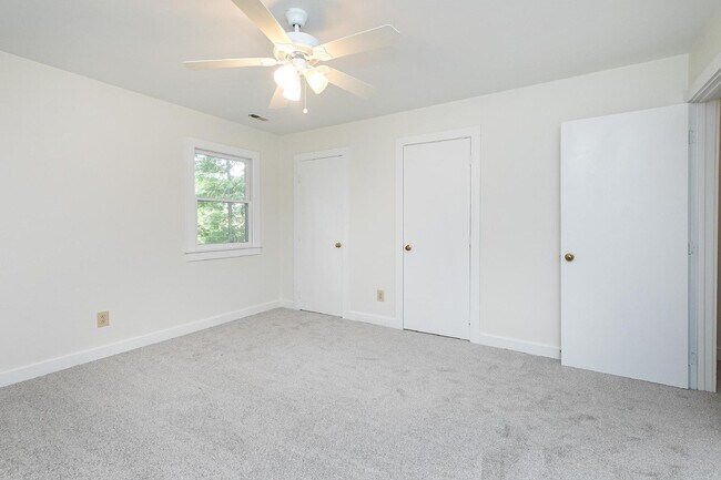 Building Photo - 5544 Kaplan Drive Unit A