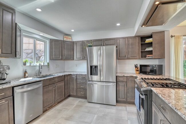 Building Photo - 4265 Broadmoor Bluffs Dr