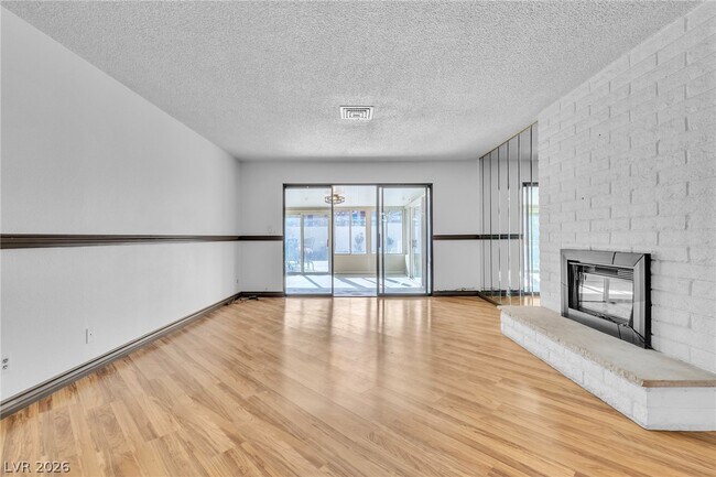 Building Photo - 2457 Swan Ln