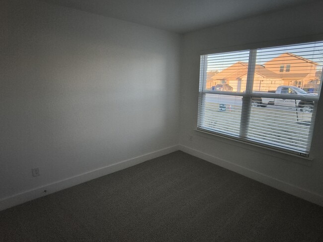 Building Photo - 1110 S College Ave