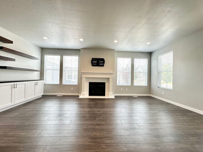 Building Photo - Amazing Home Available in the Heart of Highland UT!