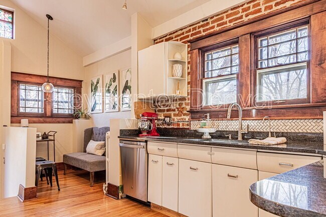 Building Photo - 740 S Corona St