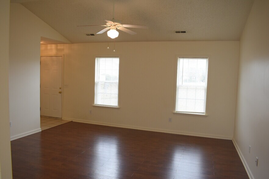 Building Photo - 2500 Hawes Ct