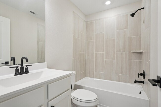 Building Photo - 1006 Whispering Winds Dr