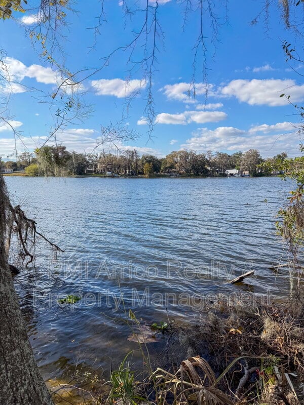 Building Photo - 7328 E Bank Dr