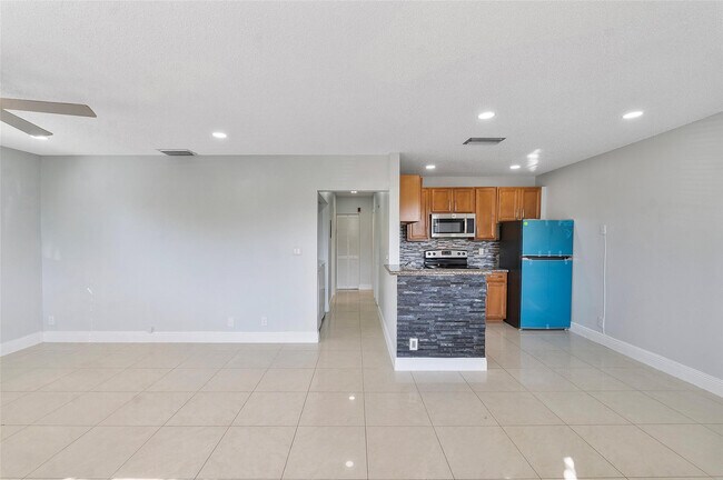 Building Photo - 2854 Coral Springs Dr