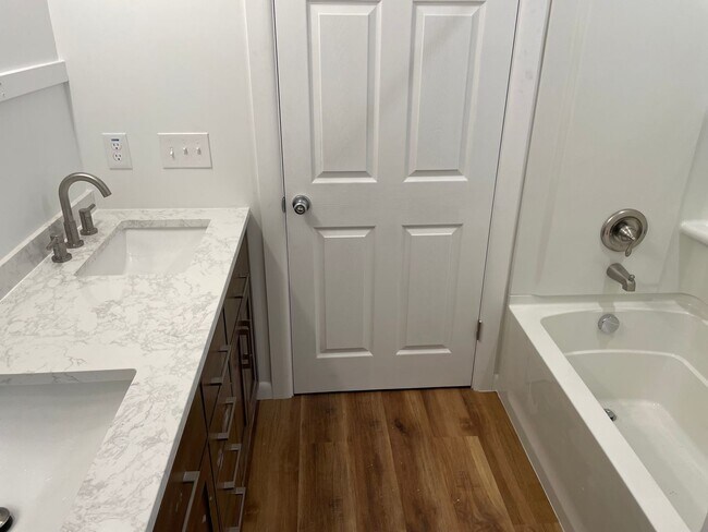 Building Photo - Spacious 5-Bedroom Home Near Little Cotton...