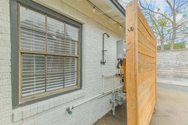 Building Photo - 6205 S Rice Ave