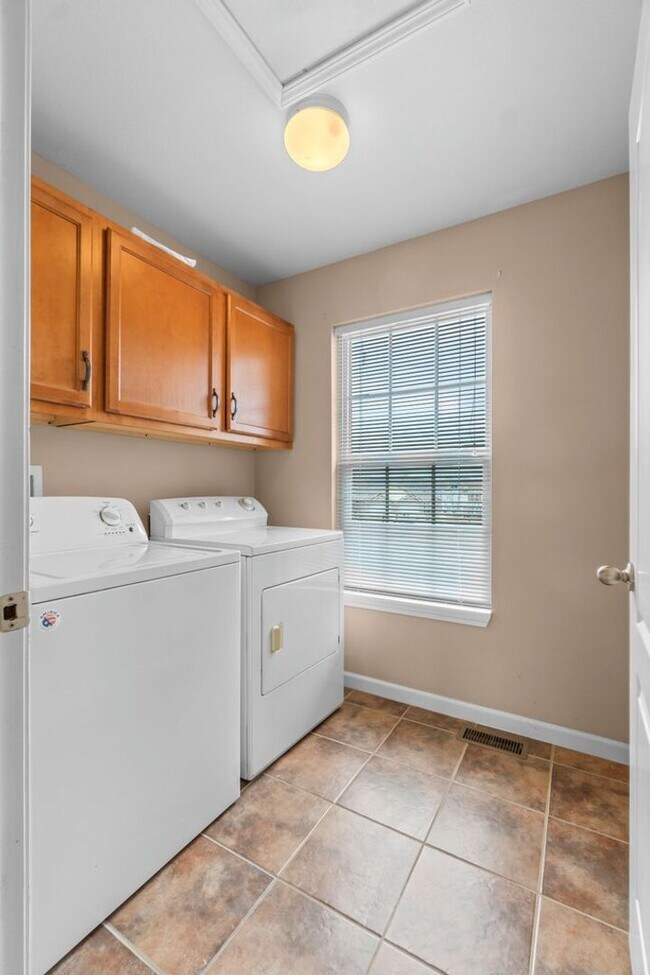 Building Photo - 2862 Larkspur Ct
