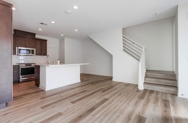 Building Photo - Mira Mesa 3 Bedroom Townhome!