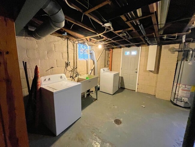 Building Photo - 3 bed 1 bath - Westview, great area, washe...