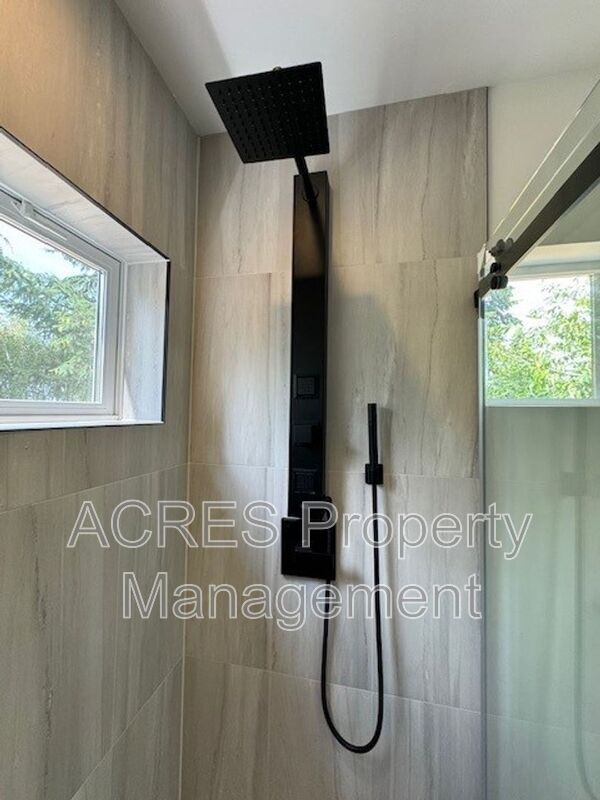 Building Photo - 9423 36th Ave SW