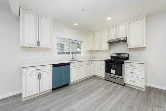 Building Photo - 506 San Luis Rey Rd