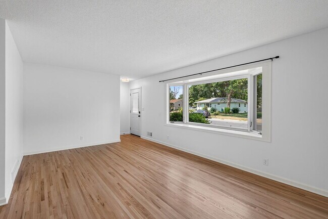Building Photo - 2036 Coral Ln