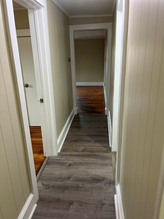 Building Photo - Gorgeous 1-bedroom, Second floor! Apartmen...