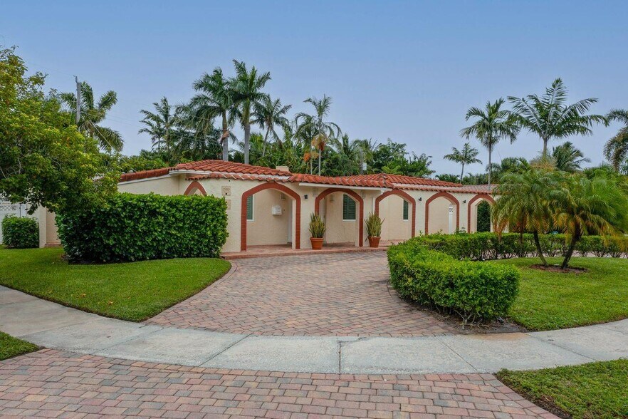 Building Photo - 1900 N Victoria Park Rd