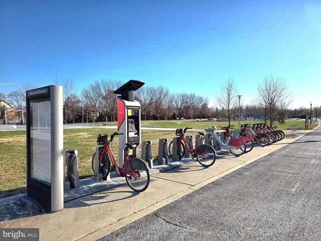 Building Photo - 737 Swann Ave