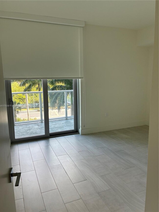Building Photo - 2000 Metropica Wy