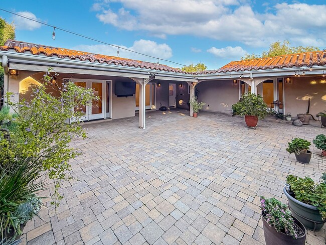 Building Photo - Upgraded Sherman Oaks 4+4 home - Ready for Move In!