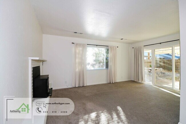 Building Photo - 2202 Canal Dr