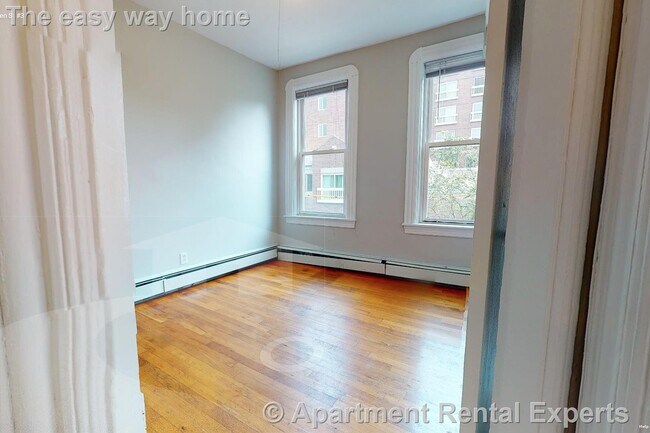 Building Photo - 568 Green St
