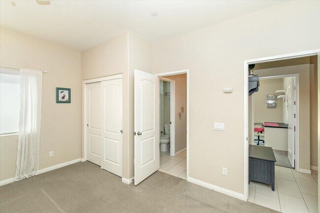 Building Photo - 9324 Silver Star Ave