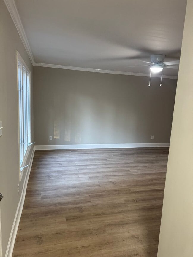 Building Photo - cute town home