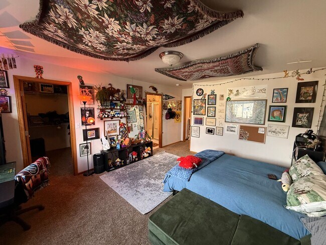 Building Photo - 4 bdrm/2.5 bath home in Barkley Area