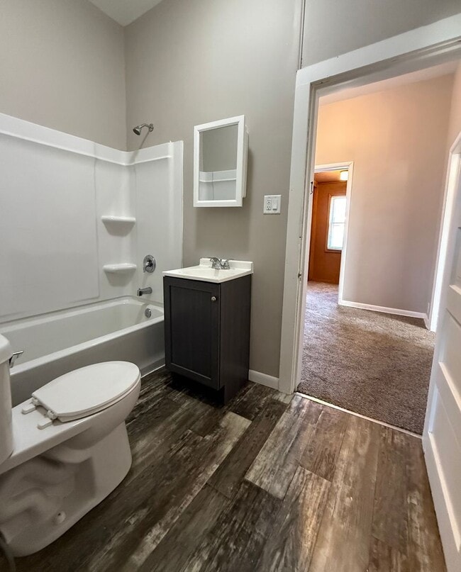 Building Photo - 2 Bedroom Home in a Quiet East End Location