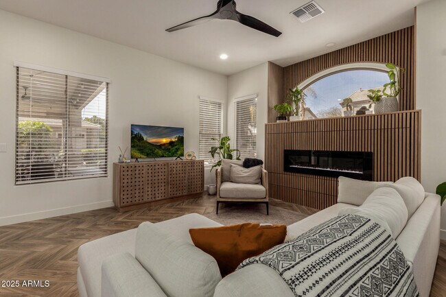 Building Photo - 10502 E Posada Ave