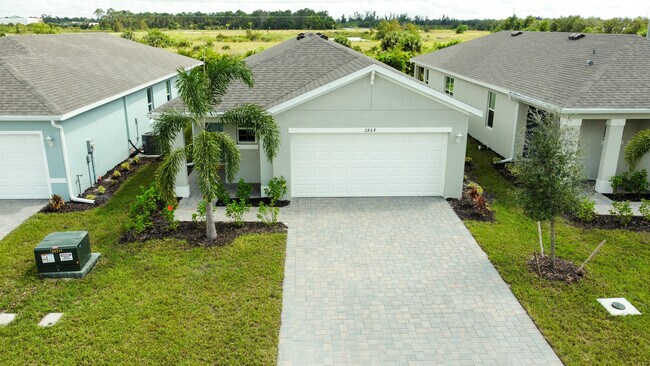 Building Photo - 2864 Coral Cir