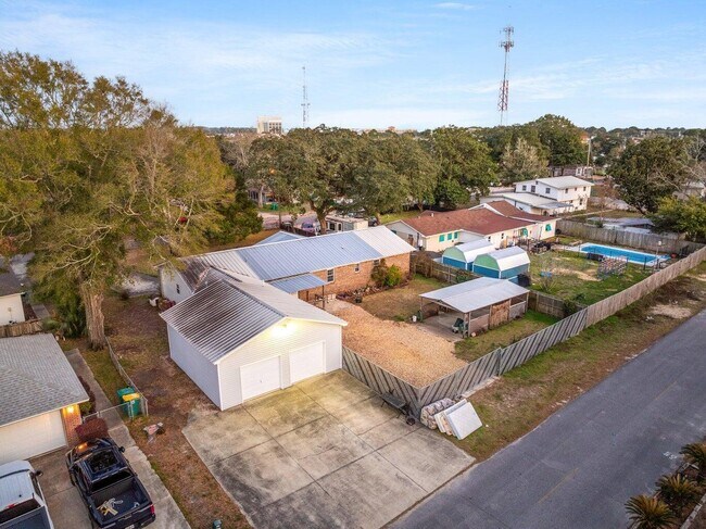 Building Photo - 122 Beach Dr
