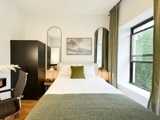 Building Photo - Furnished room/NOT APARTMENT