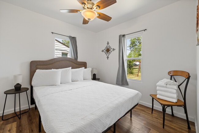 Building Photo - 710 Holcomb Ave