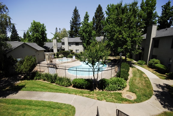 Building Photo - REDUCED - 1 bedroom 1 bath unit.