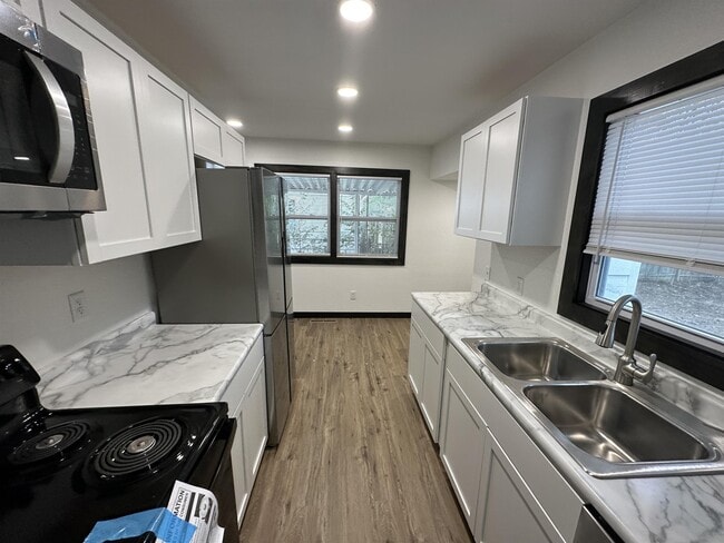 Building Photo - 6254 Independence St