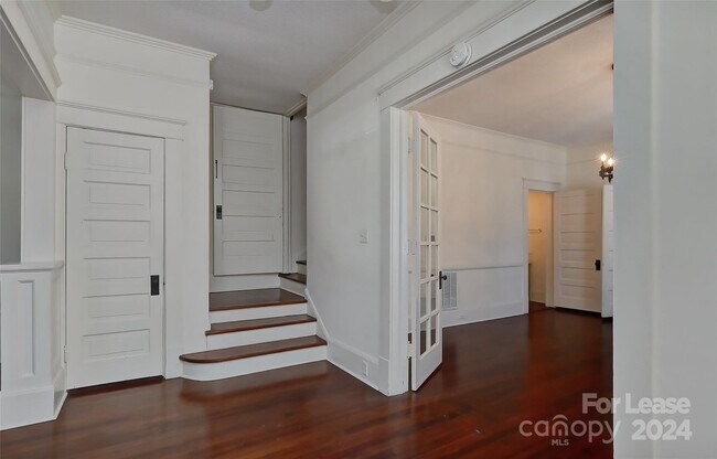 Building Photo - 807-809 W Franklin St