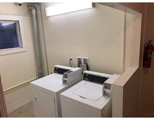 Building Photo - 72 Dehon St