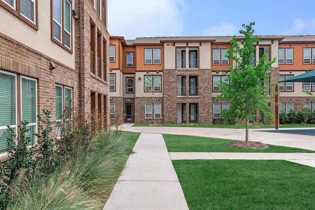 Building Photo - 540 Richcrest Dr