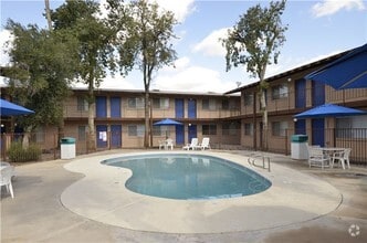 Building Photo - Chateau Gardens Apartments